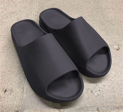 yeezy slides 2.0.